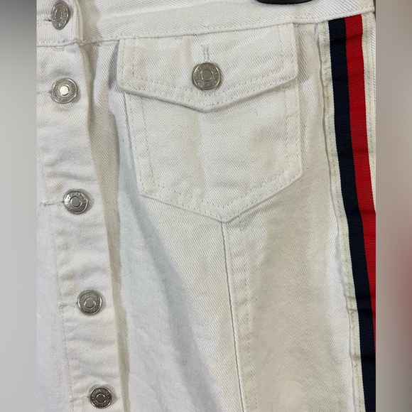 White Signature8 Denim Button Front Skirt Distressed Red Navy Ribbon Patriotic - Picture 2 of 6